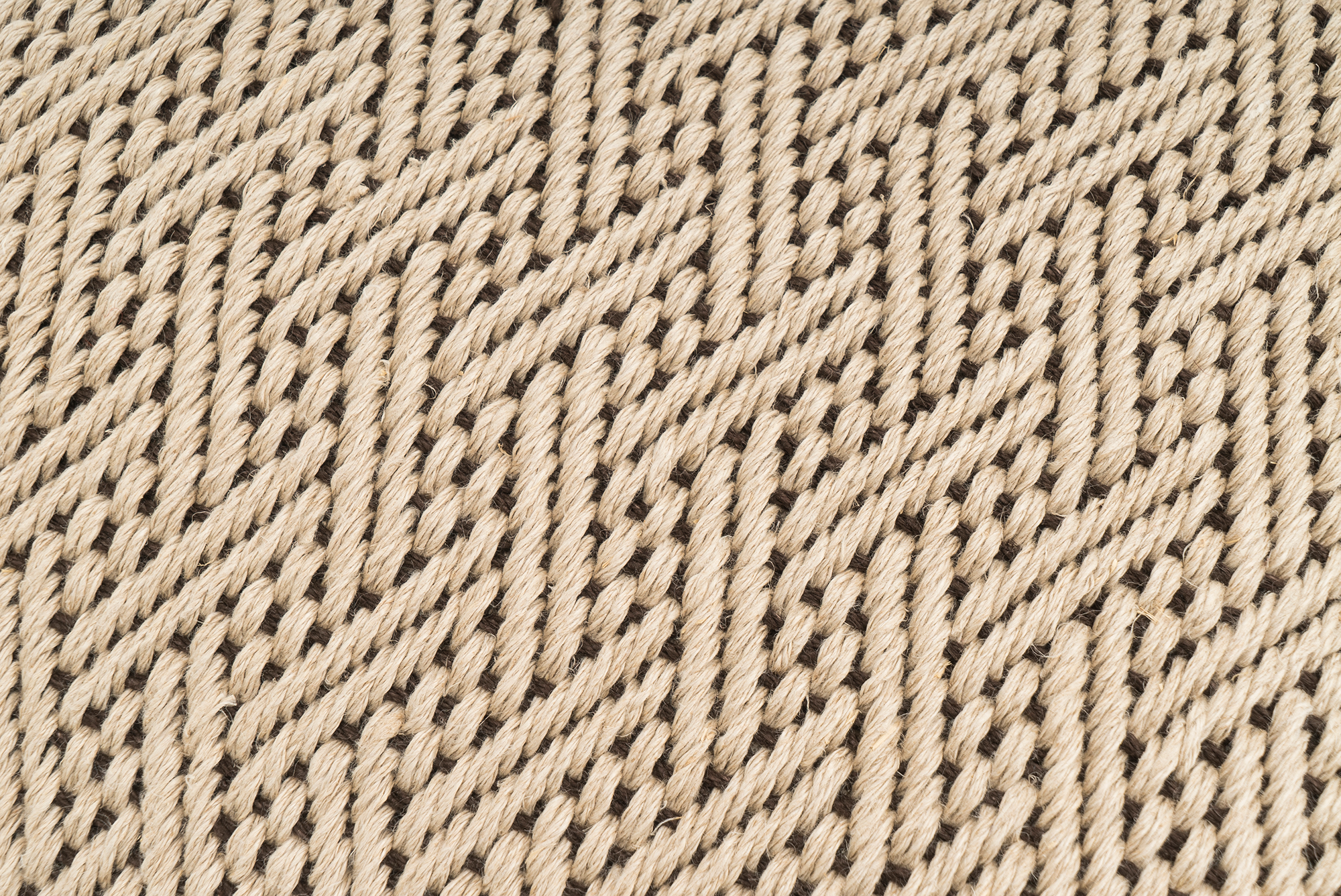 Sustainable hemp pillowcase, handwoven with chevron pattern, beige color.